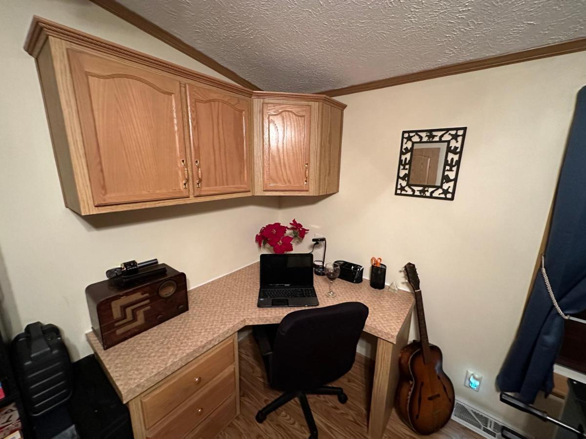 Spacious Cozy Getaway ! King Bed, Game Room, Out Door Patio Cairo Esterno foto